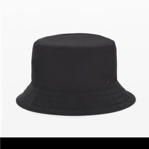 Reversible bucket hat size S/M.